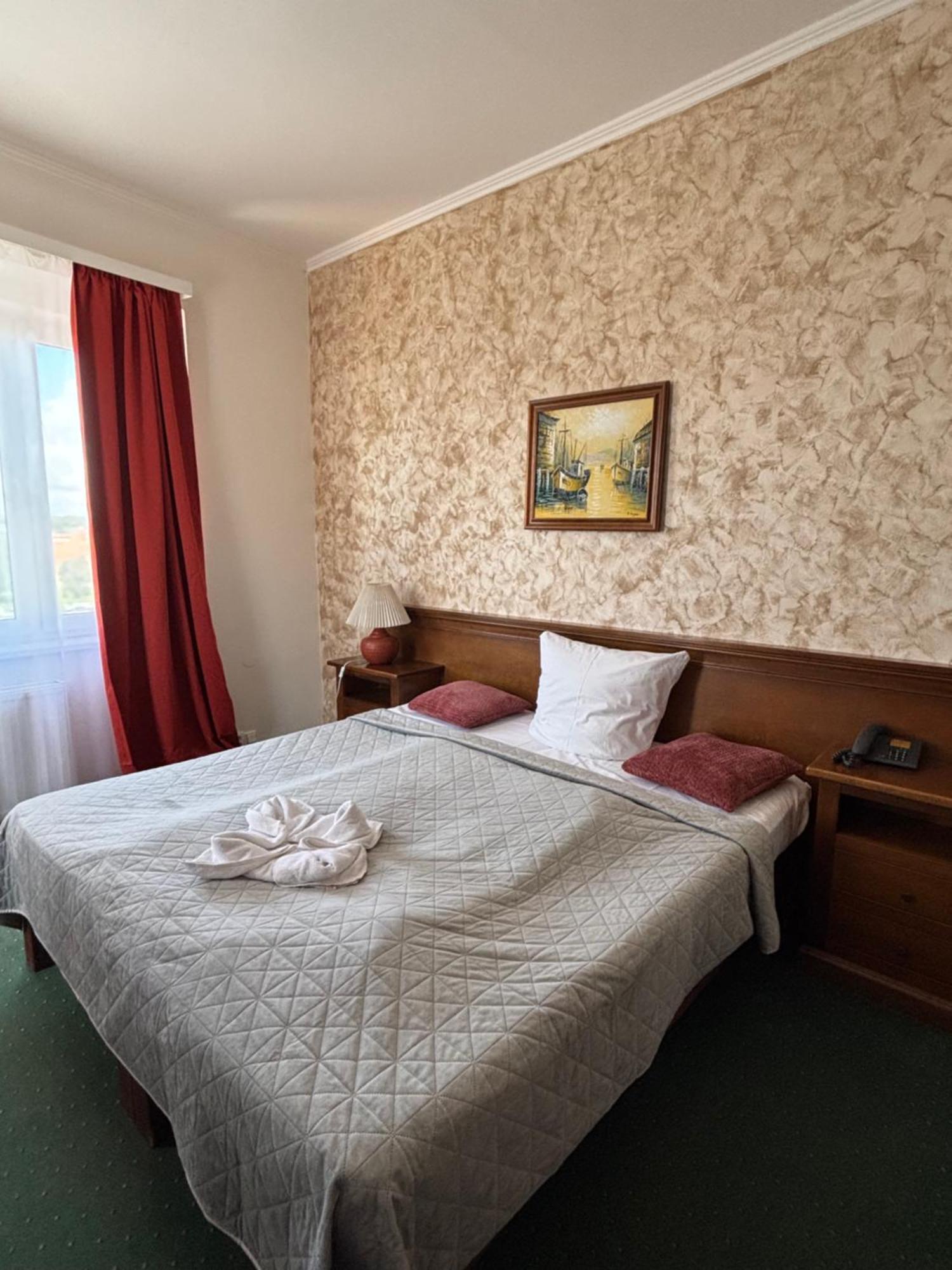Hotel Bila Ruze Písek Kültér fotó