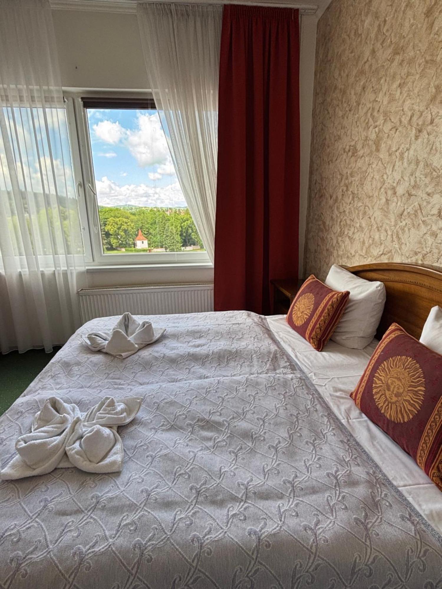 Hotel Bila Ruze Písek Kültér fotó