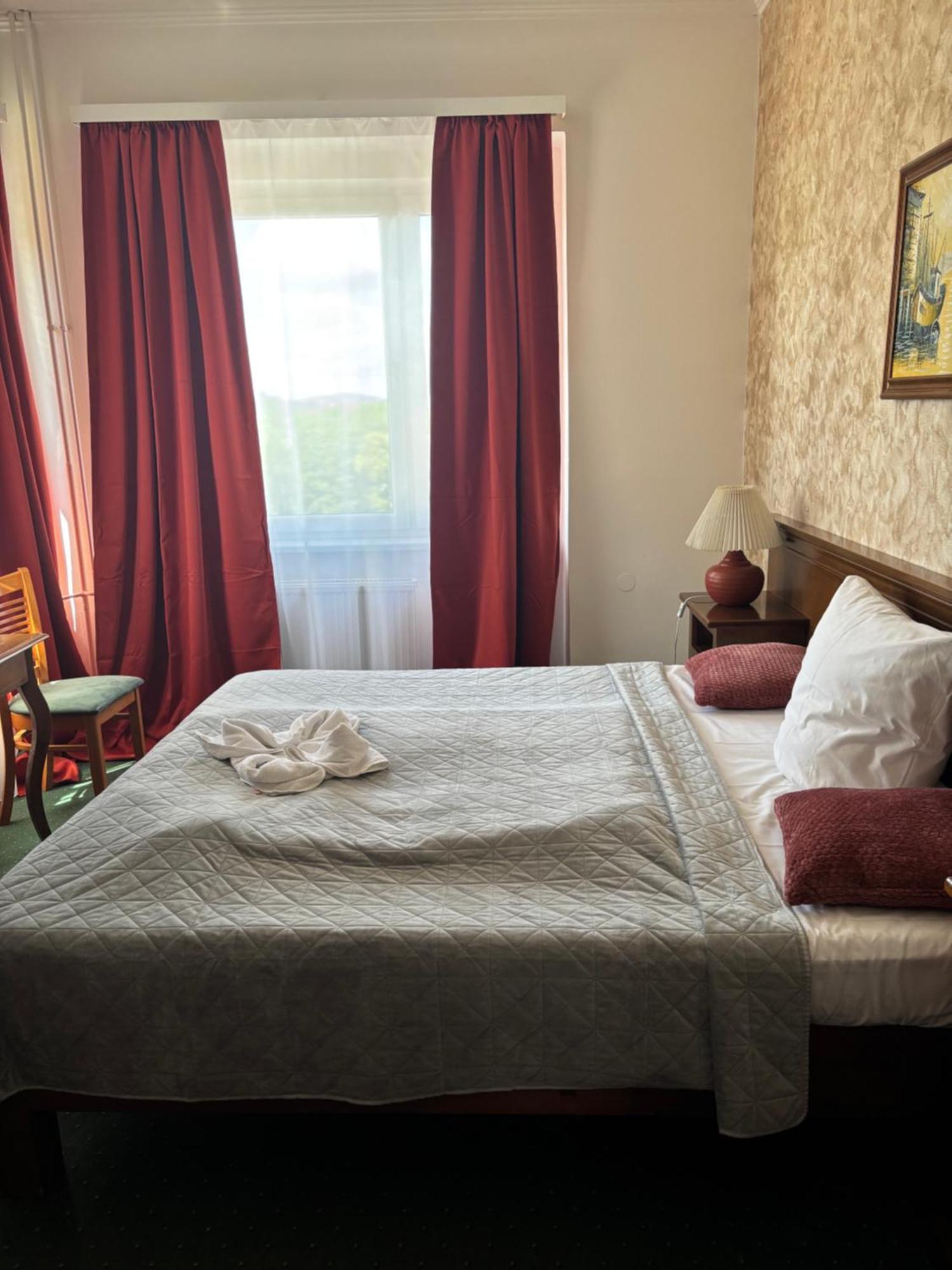 Hotel Bila Ruze Písek Kültér fotó