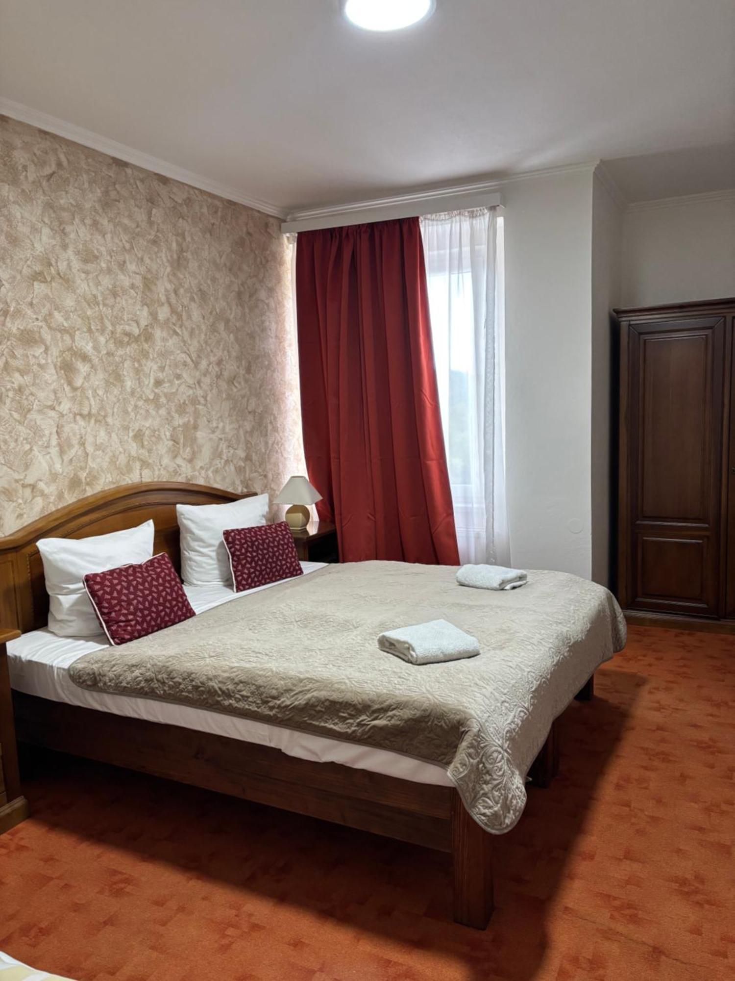 Hotel Bila Ruze Písek Kültér fotó
