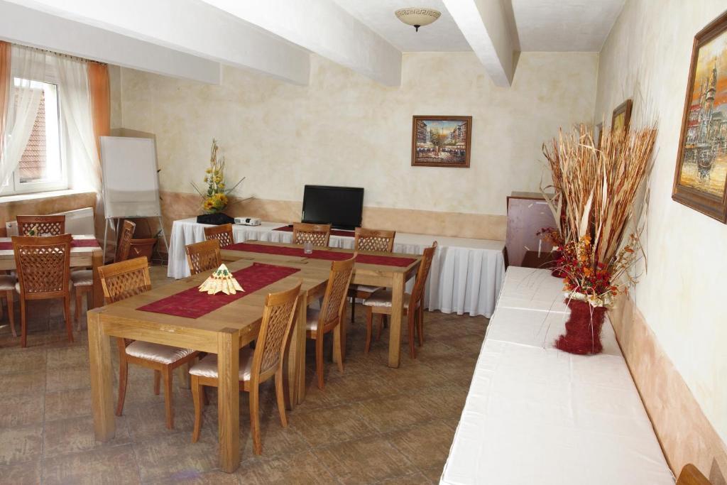 Hotel Bila Ruze Písek Kültér fotó