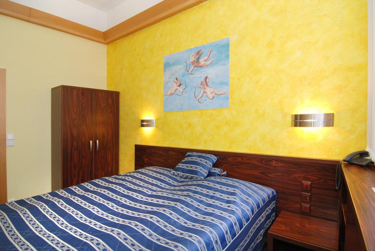 Hotel Bila Ruze Písek Kültér fotó