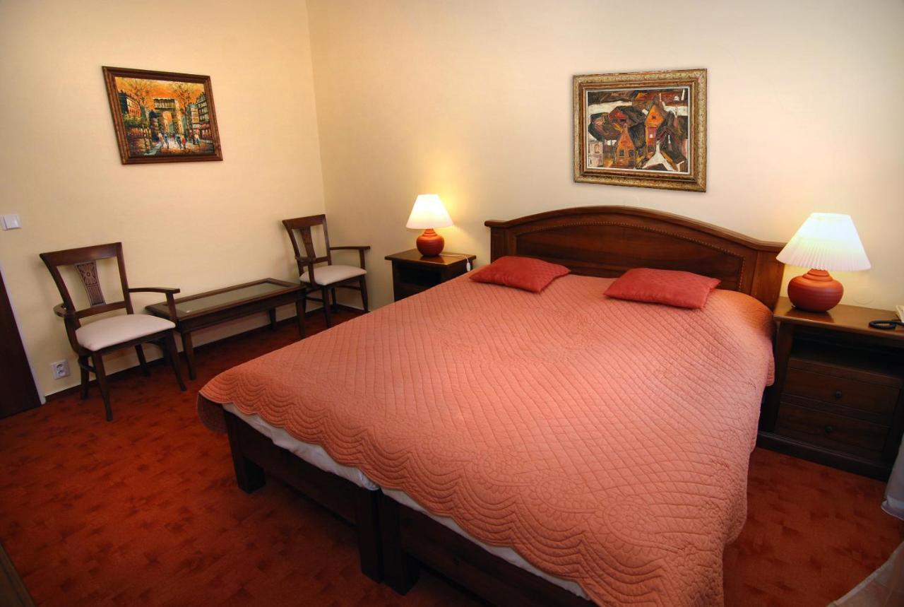 Hotel Bila Ruze Písek Kültér fotó