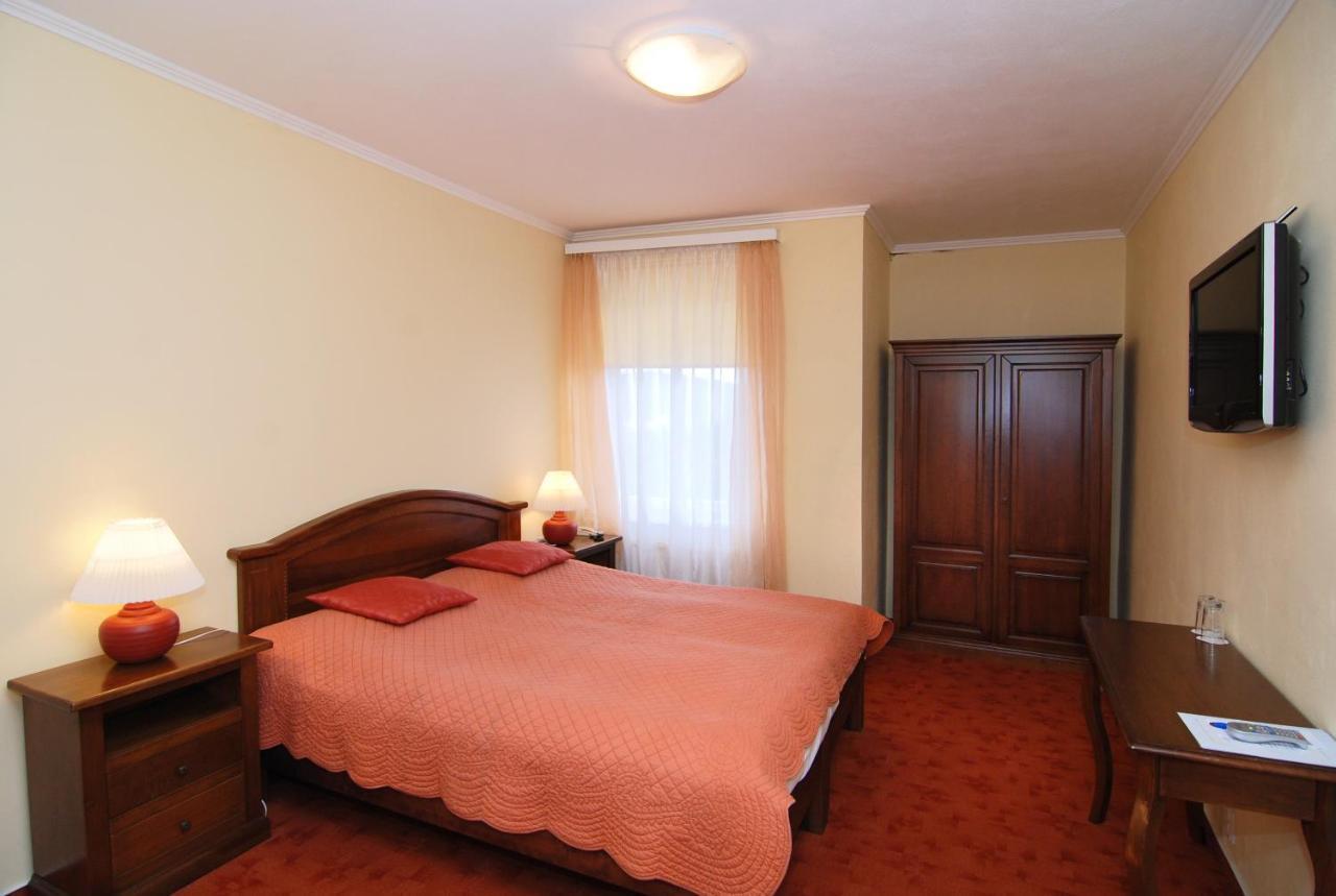 Hotel Bila Ruze Písek Kültér fotó