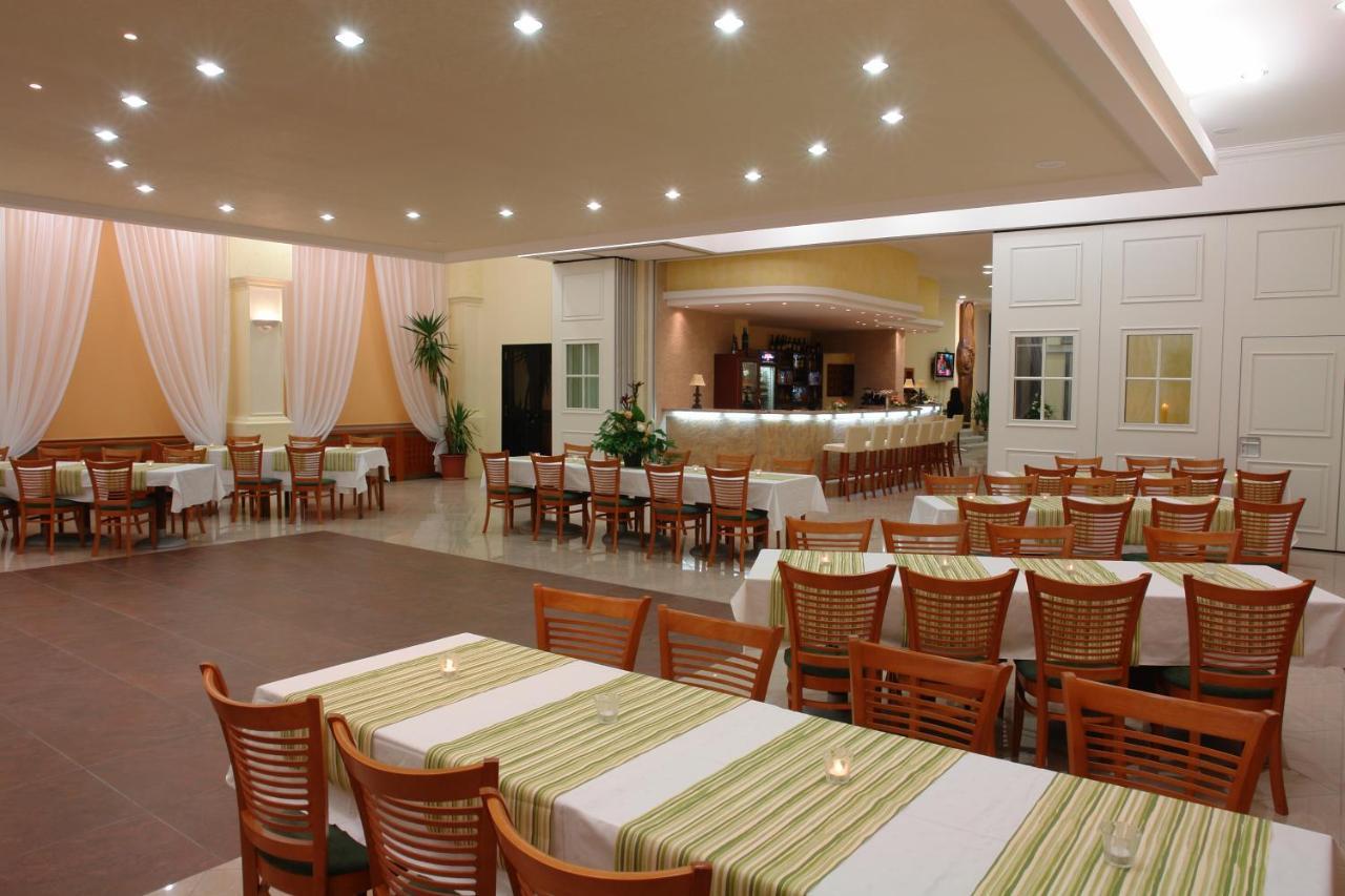 Hotel Bila Ruze Písek Kültér fotó