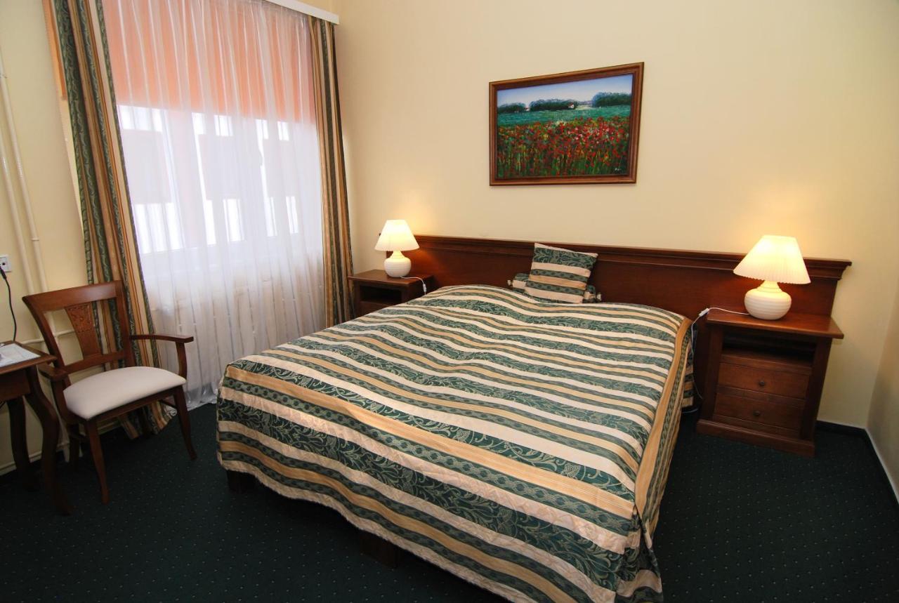 Hotel Bila Ruze Písek Kültér fotó