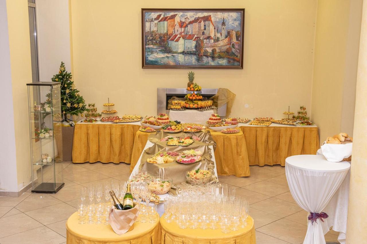 Hotel Bila Ruze Písek Kültér fotó
